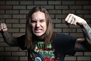 Фронтмен христианской метал-группы As I Lay Dying Тим Ламбезис, заключенный в тюрьму за попытку убийства своей жены, рассказал, что не верит в бога.