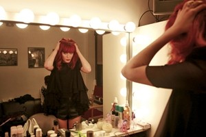 Florence And The Machine возвращаются на сцену с живым выступлением на благотворительном концерте Нила Янга