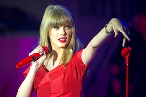 Тейлор Свифт анонсировала первый в своей карьере поп-альбом, новое видео на сингл с пластинки удивил поклонников певицы