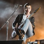 Алекс Тернер из Arctic Monkeys представил новую песню на концерте группы Mini Mansions