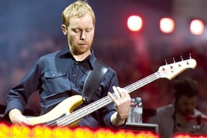 Бас-гитарист группы Foo Fighters работает над сольным альбомом