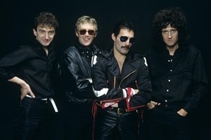 Стал доступен лирический сборник группы Queen, куда вошли также и неизданные композиции коллектива