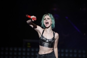 Хейли Уильямс из Paramore выступила вместе с New Found Glory