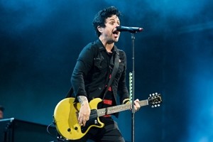 Билли Джо Армстронг из Green Day открывает свой музыкальный магазин