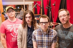 Weezer выпустили новую песню Everybody Needs Salvation