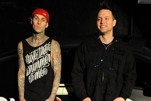 Blink-182 записываются в студии с новым участником