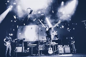 Coldplay выпустили трек Adventure Of A Lifetime с грядущего нового альбома
