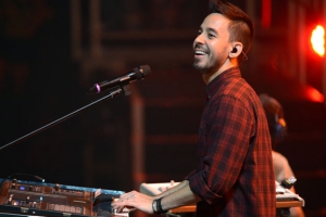 Майк Шинода из Linkin Park обратился в полицию за защитой от фанатки