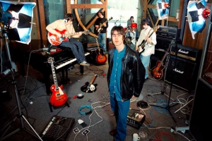 Рояль группы Oasis выставлен на торги