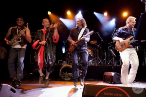 Эмир Кустурица открыл парижский концерт своей группы исполнением гимна России