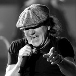 Солист AC/DC Брайан Джонсон снова начал петь