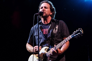Нил Янг введет в Зал Славы Рок-н-Ролла группу Pearl Jam