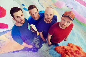 Coldplay поделились лирик-видео на песню Hypnotised