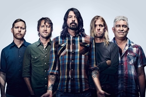 Foo Fighters сыграют самый длинный сет на Glastonbury