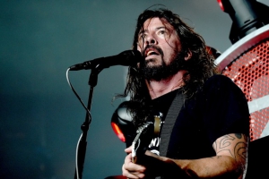 Foo Fighters сыграли новую песню Dirty Water