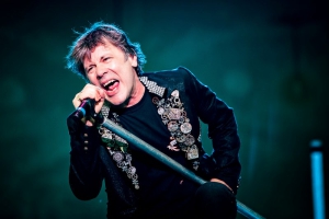 Брюс Дикинсон перезапишет одну из песен Iron Maiden для своего нового сольного альбома