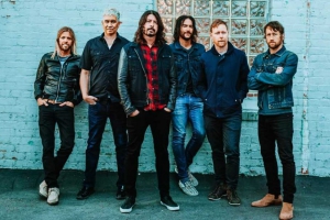 Foo Fighters запретили поклонникам пить миндальное молоко и надевать гетры на своих концертах