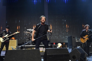 Pearl Jam презентовали новую песню Can’t Deny Me