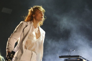 Florence + The Machine выпустили новую версию клипа Hunger