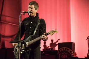 Noel Gallagher’s High Flying Birds опубликовали лири-видео God Help Us All Demo