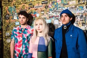 Paramore опубликовали клип Caught In The Middle