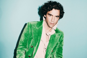 Mika поделился клипом на новый сингл Ice Cream